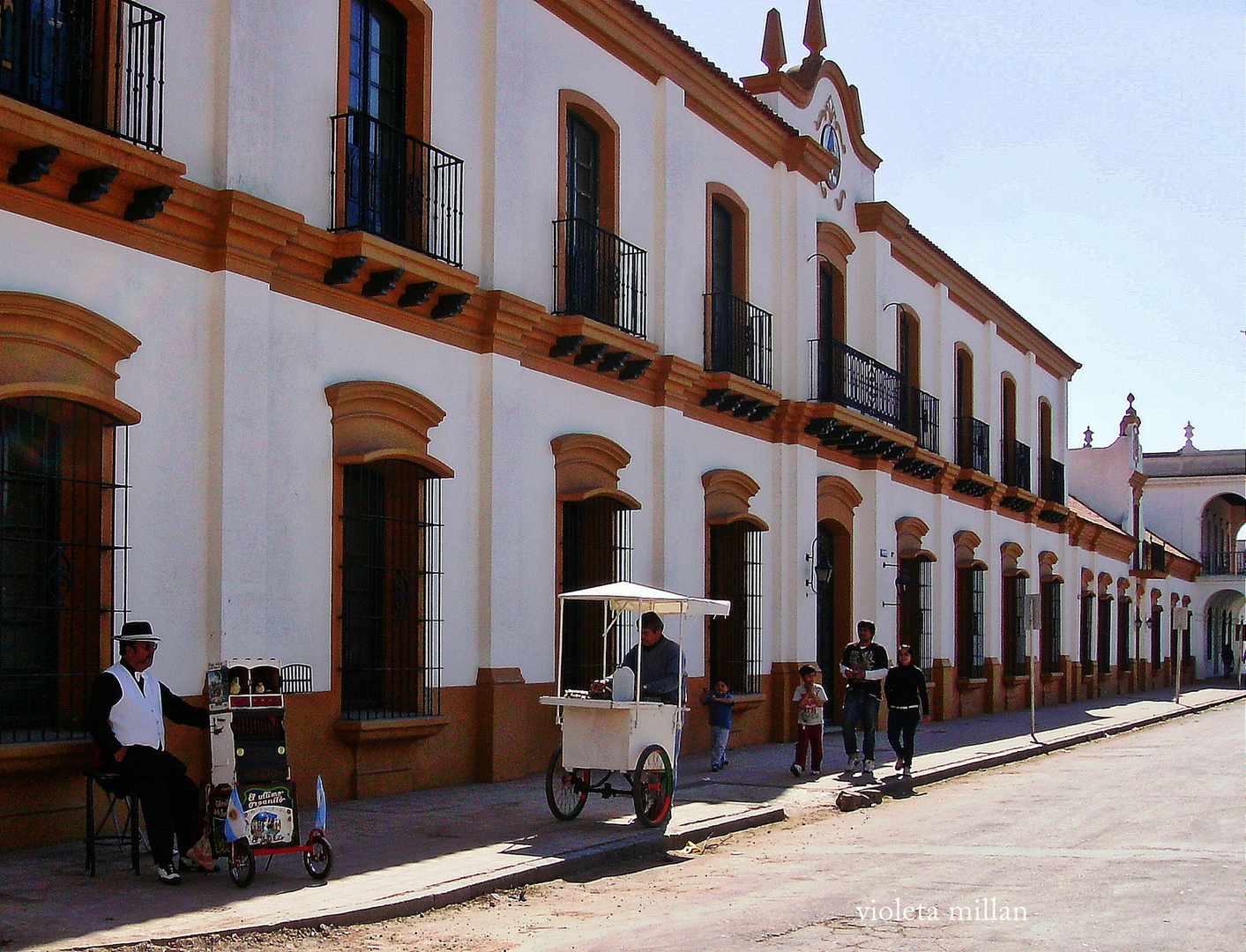 LA PLAZA DE LUJAN