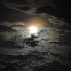 La pleine lune au milieu des nuages !!!