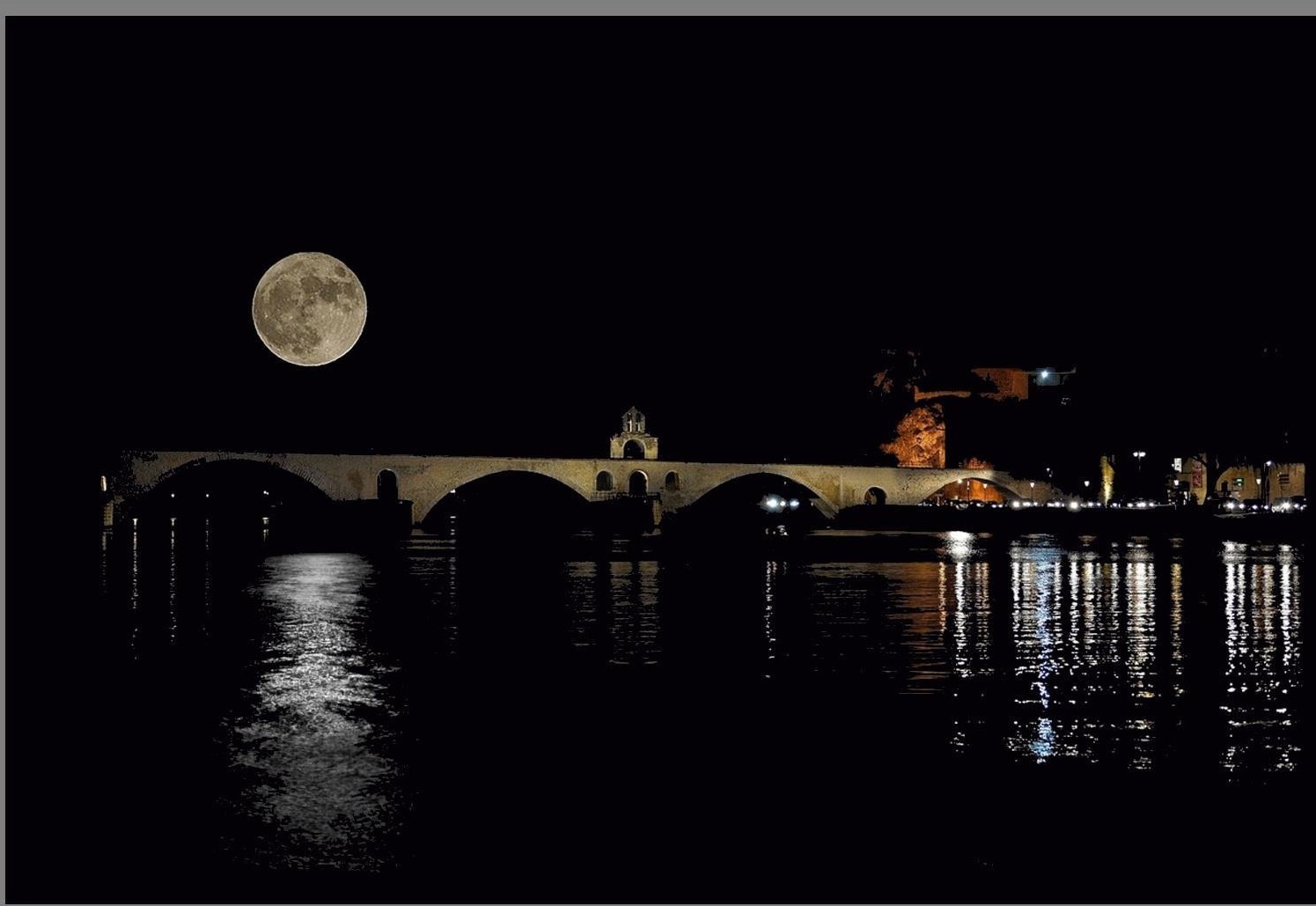 La pleine lune sur le pont d'Avignon , faite par un ami !