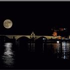 La pleine lune sur le pont d'Avignon , faite par un ami !