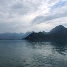 La pluie arrive sur le lac d'Annecy