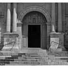 la porte de l'église notre dame à vitré