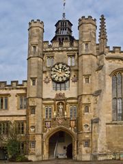 La Porte du Roi et sa fameuse horloge  --  Trinity College  --  Das Königstor und seine berühmte Uhr