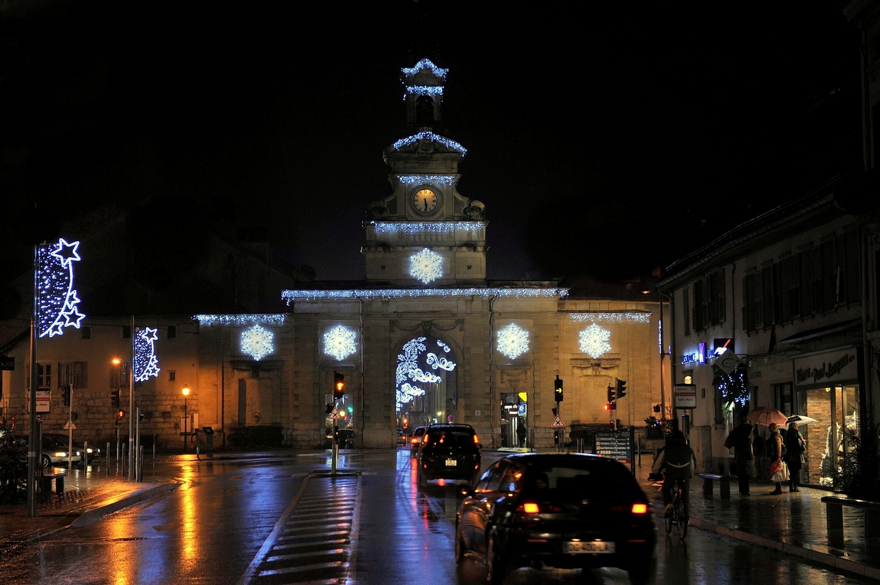 La Porte Saint Pierre à Pontarlier Doubs. photo et image noël