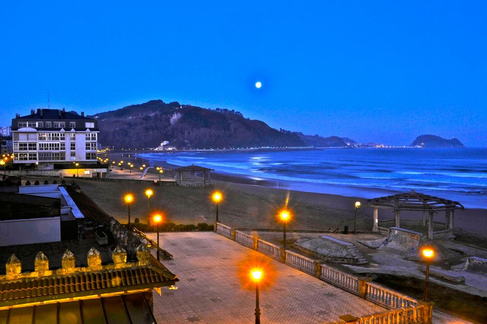 La primera Luna llena de 2012 de Lorentxo Portularrume Azkue 