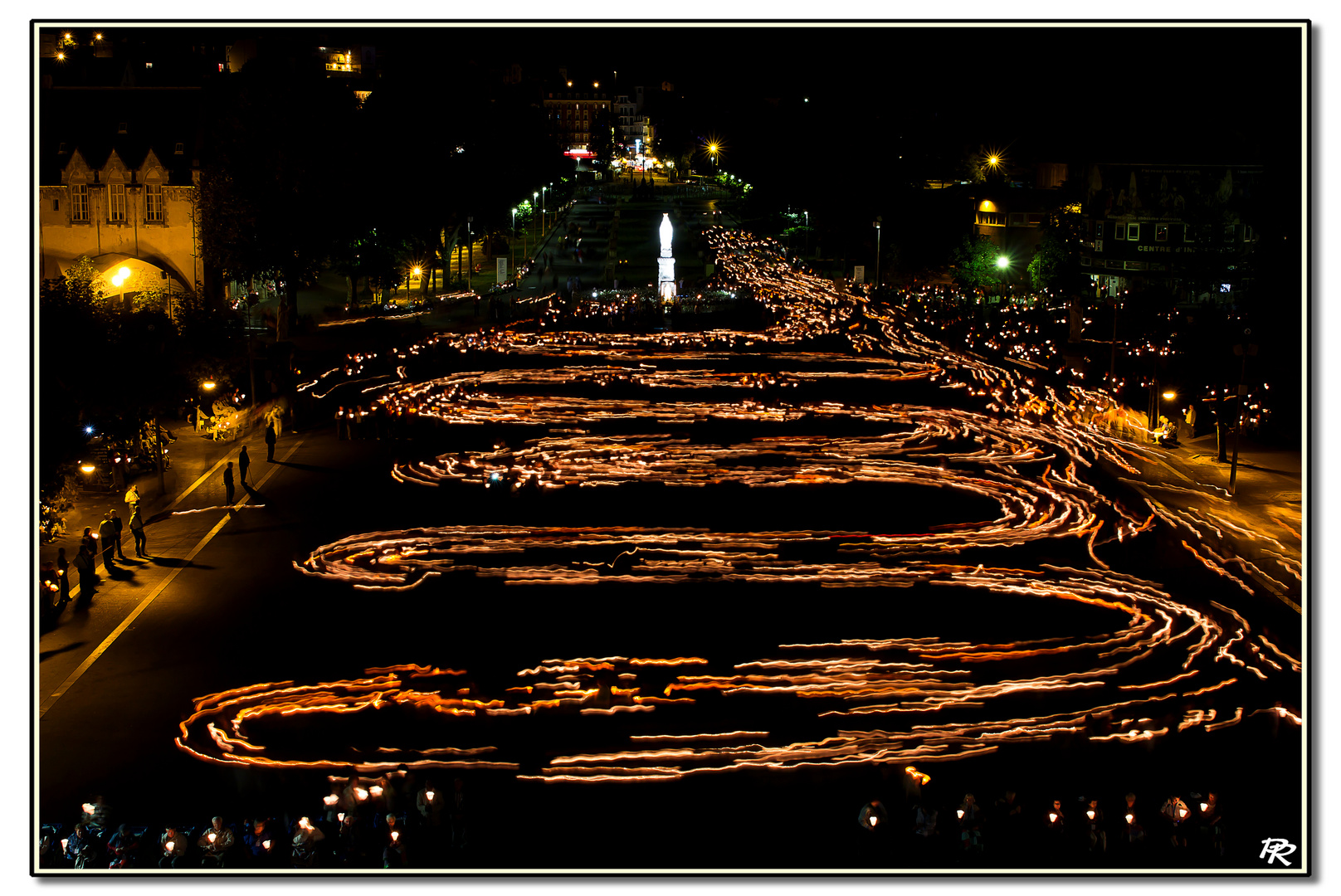 La procession aux flambeaux