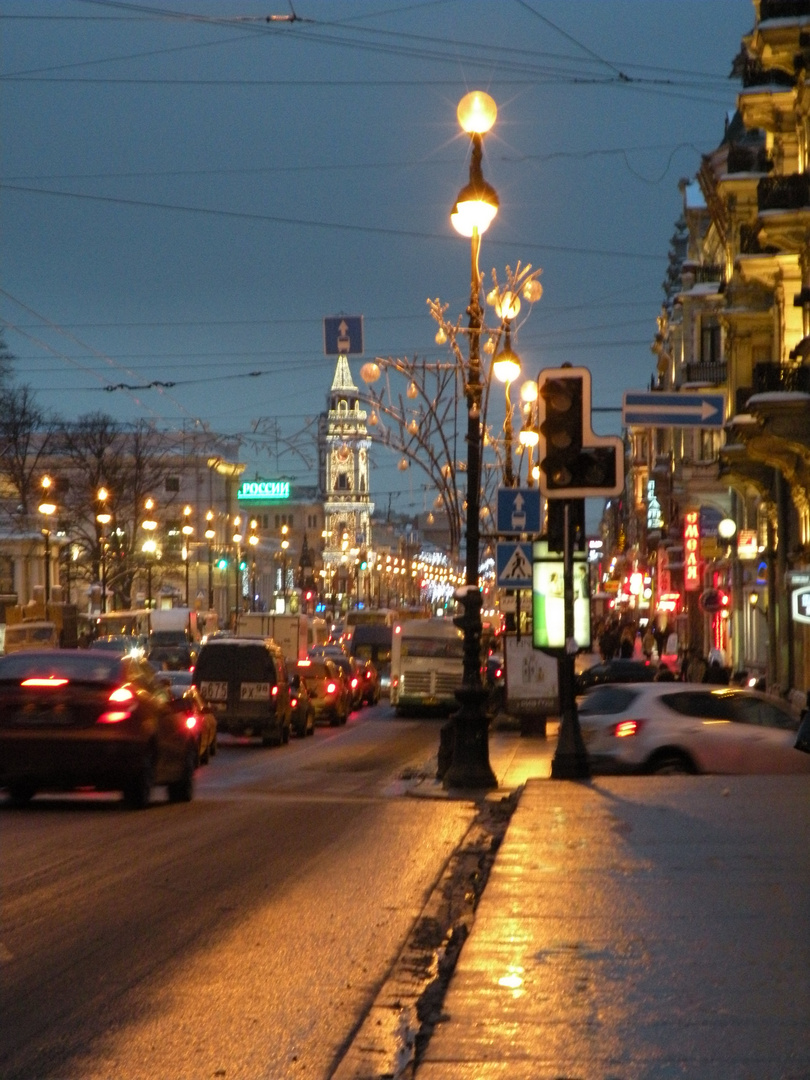 La prospettiva Nevskij all'alba