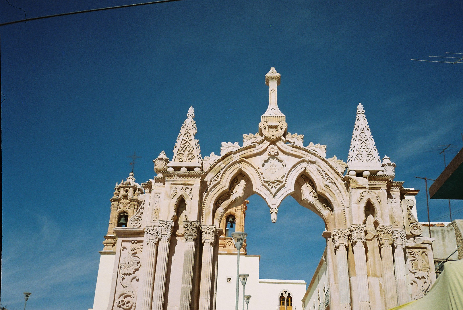 LA PUERTA AL CIELO SEGUN PLATEROS