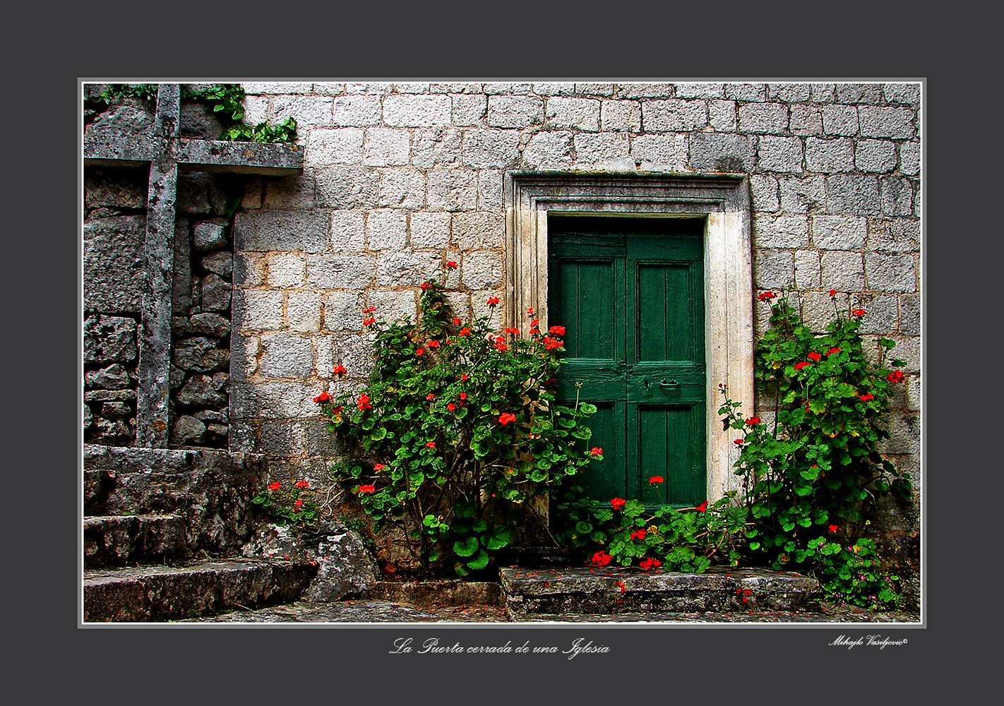 La Puerta cerrada de una Iglesia