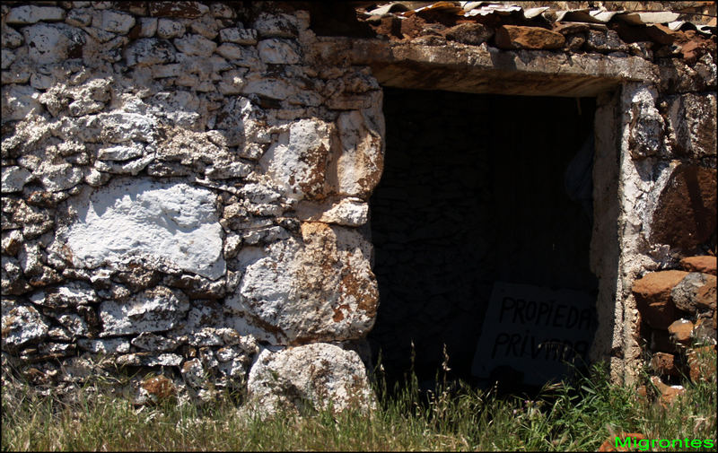 La puerta oscura