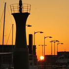 la puesta entre edificios y farolas II  (puerto de vigo )