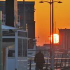 la puesta entre edificios y farolas (nautico Vigo )