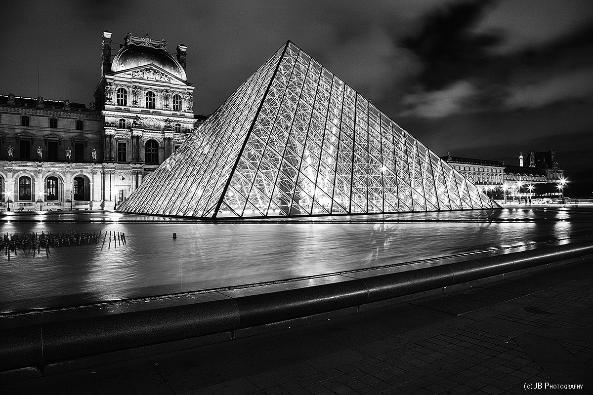 la pyramide du louvre