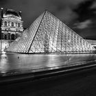 la pyramide du louvre