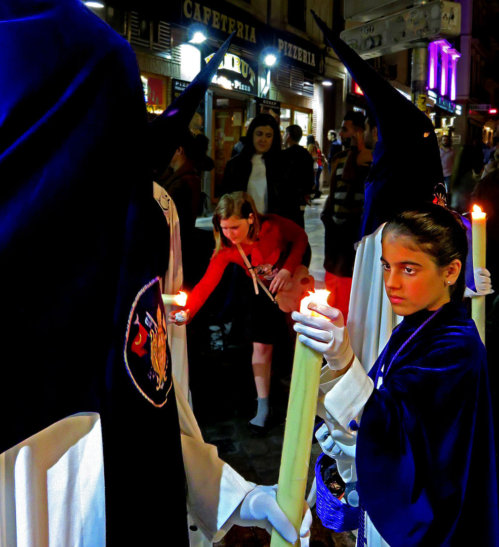 La raccolta della cera,processione notturna,Granada