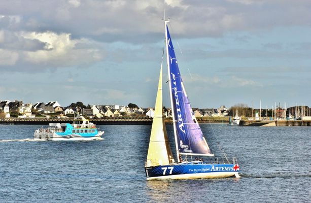 La rade Lorient et les différents passages de bateaux. Mariellat