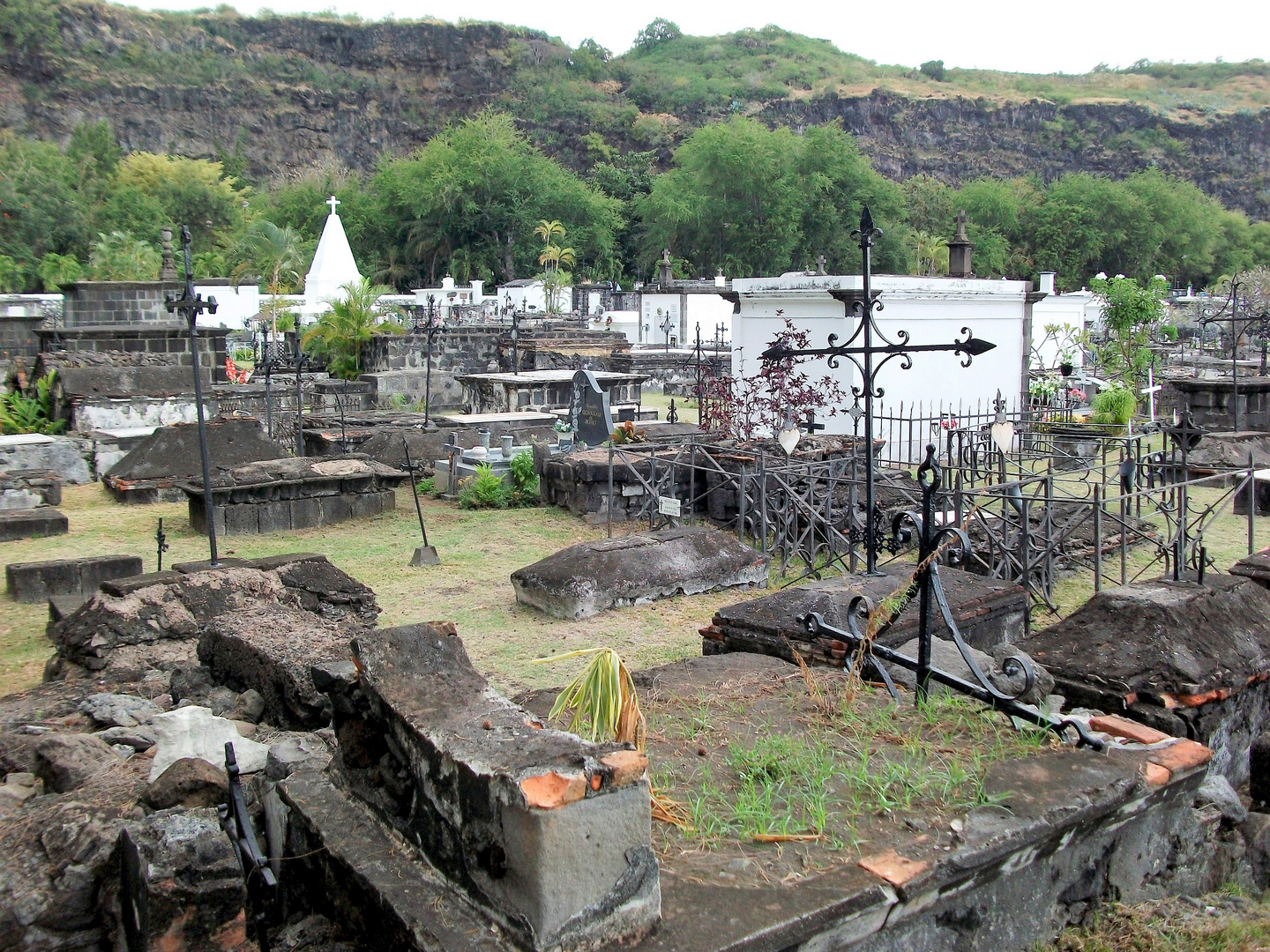 LA REUNION Cimetiere marin de St Paul