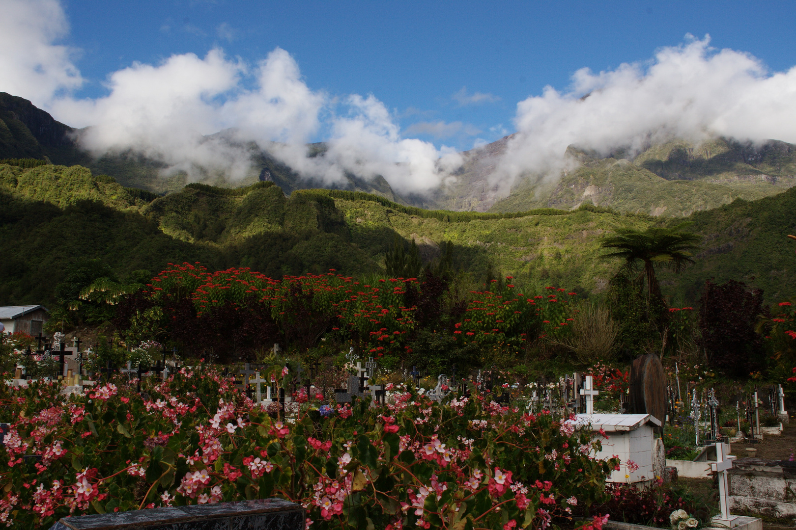 La Réunion - Friedhof in Hell Bourg