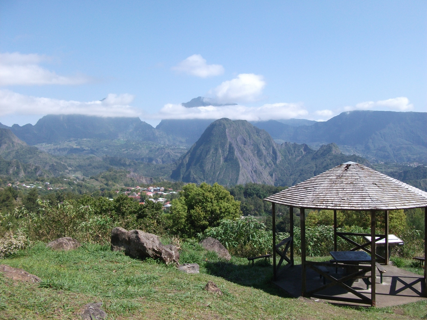 LA REUNION   Pique nique sur les hauteurs ...