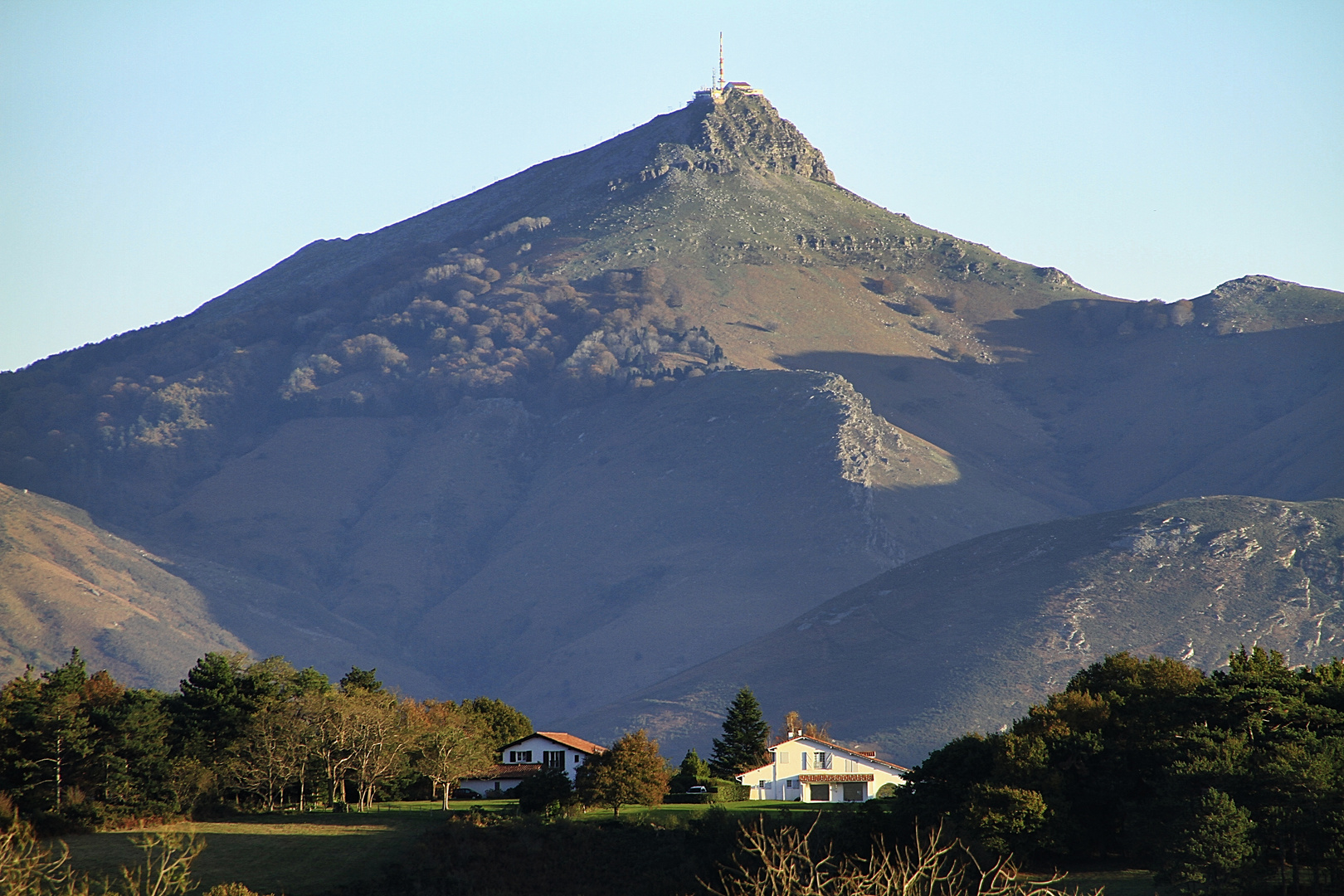 La Rhune vue du château d'Abbadia !