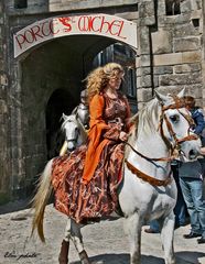 La robe orange de l'écuyère 