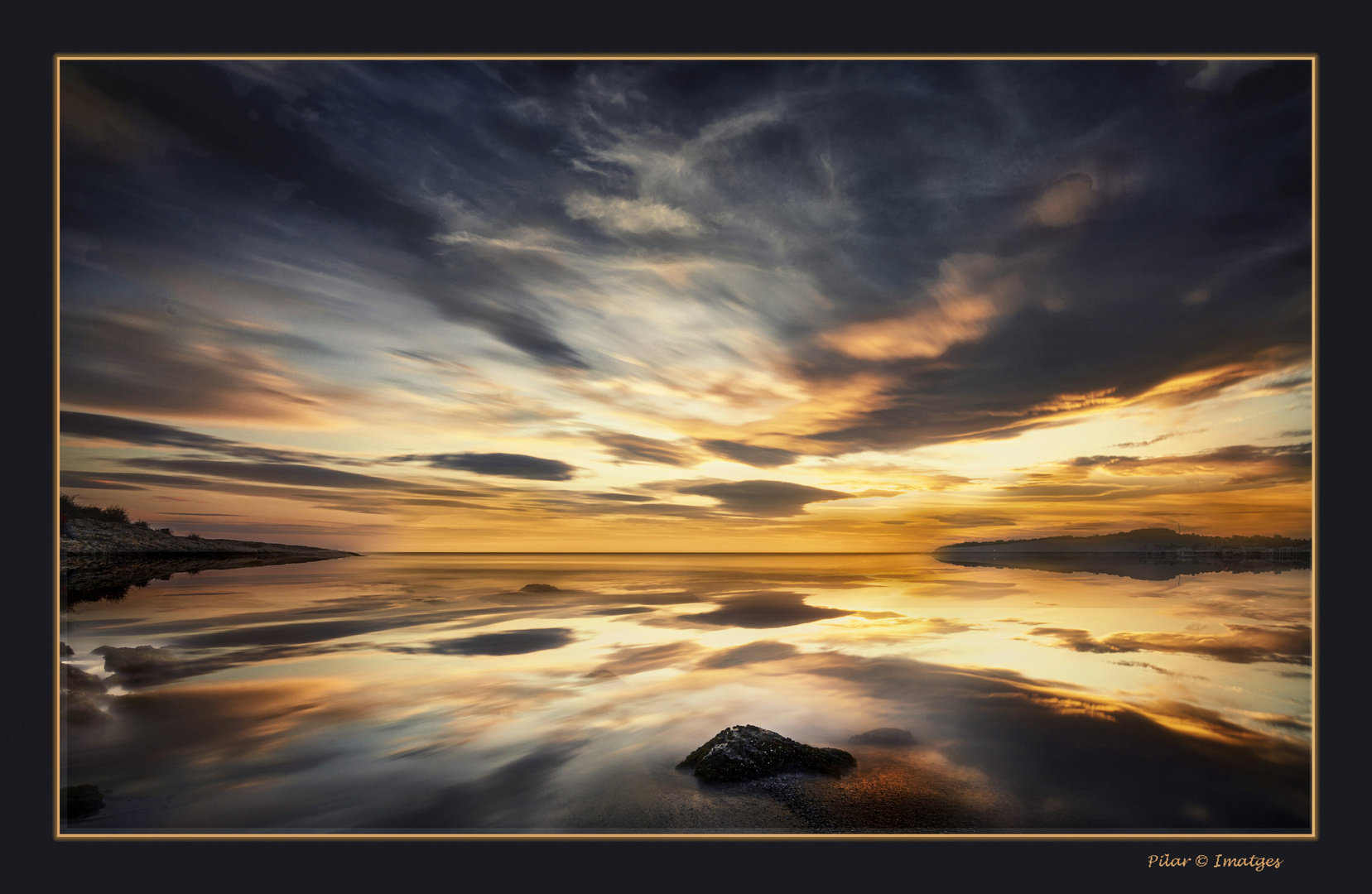 La roca que contempla el atardecer