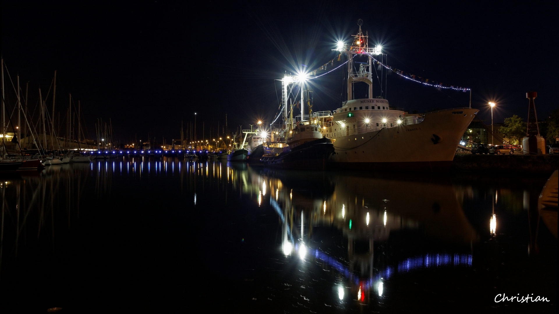 La Rochelle by night