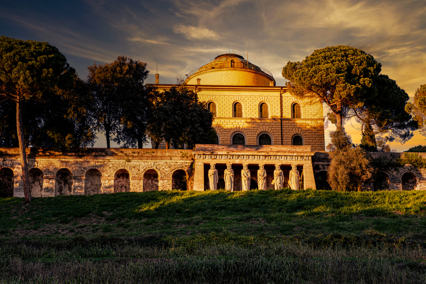 La "Rotonda" nel tramonto. 