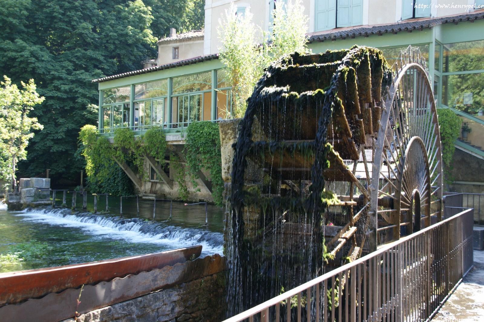 La " Roue" à FONTAINE DE VAUCLUSE (Vaucluse) - France - Juillet 2010