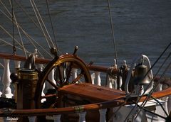 La roue du Bélem et la cloche des quarts