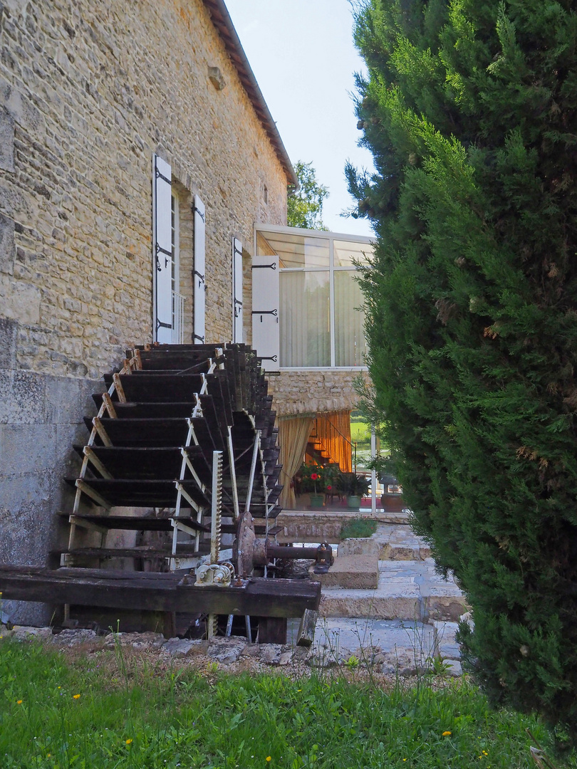 La roue du moulin de Comporté sur la Charente