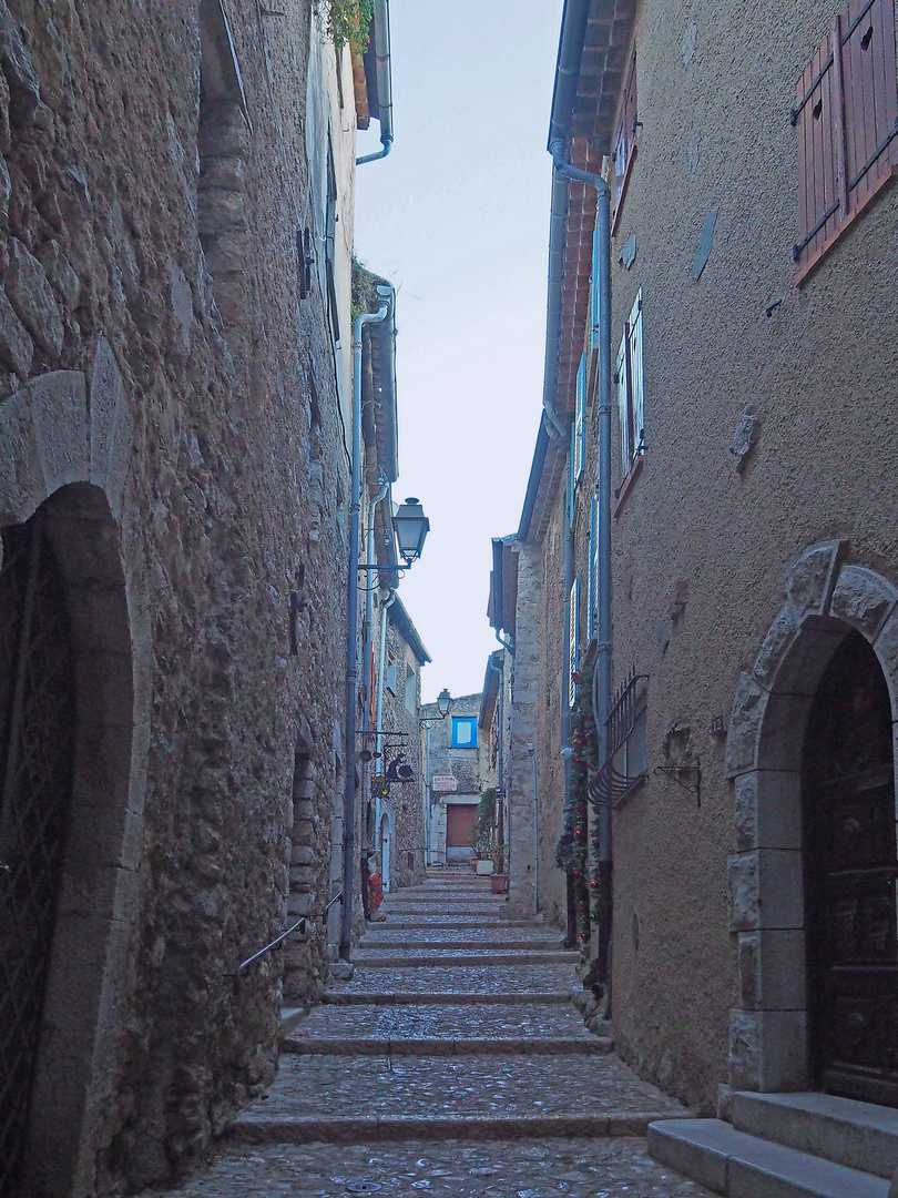 La rue des Sarrazins, fin d’après-midi en décembre 