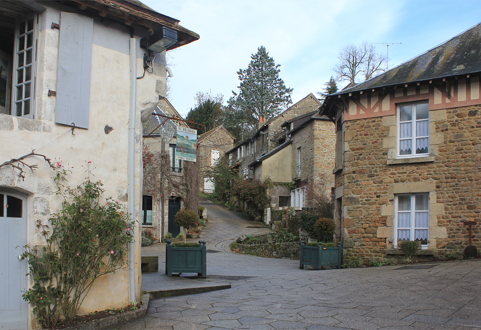 la rue du village st Ceneri le Gerei près d'Alençon