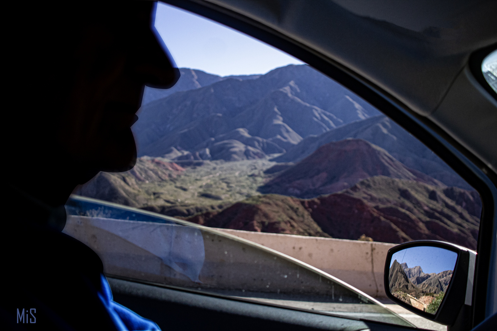 La ruta y el auto