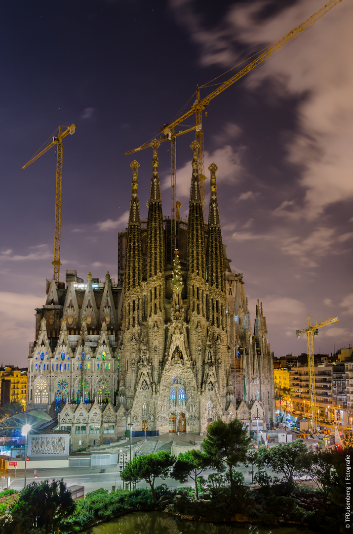 La Sagrada Familia, Barcelona bei Nacht