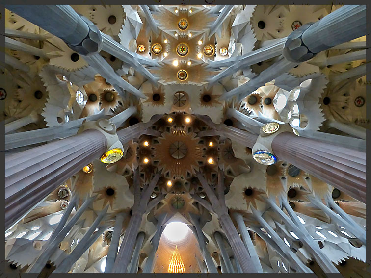 La Sagrada Familia - Blick nach oben