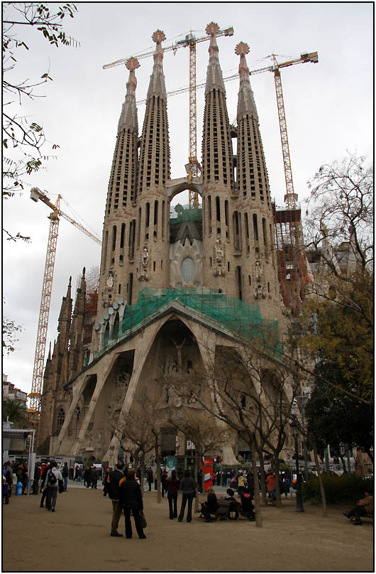 La sagrada familia mit viel mehr Türmen