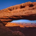 La Sal Mountains und Mesa Arch