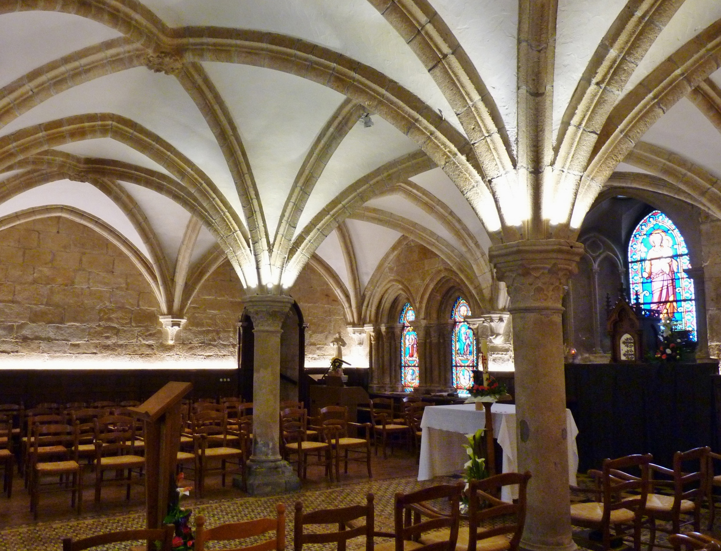 )La salle capitulaire de l'abbaye Notre-Dame de Langonnet(Morbihan)