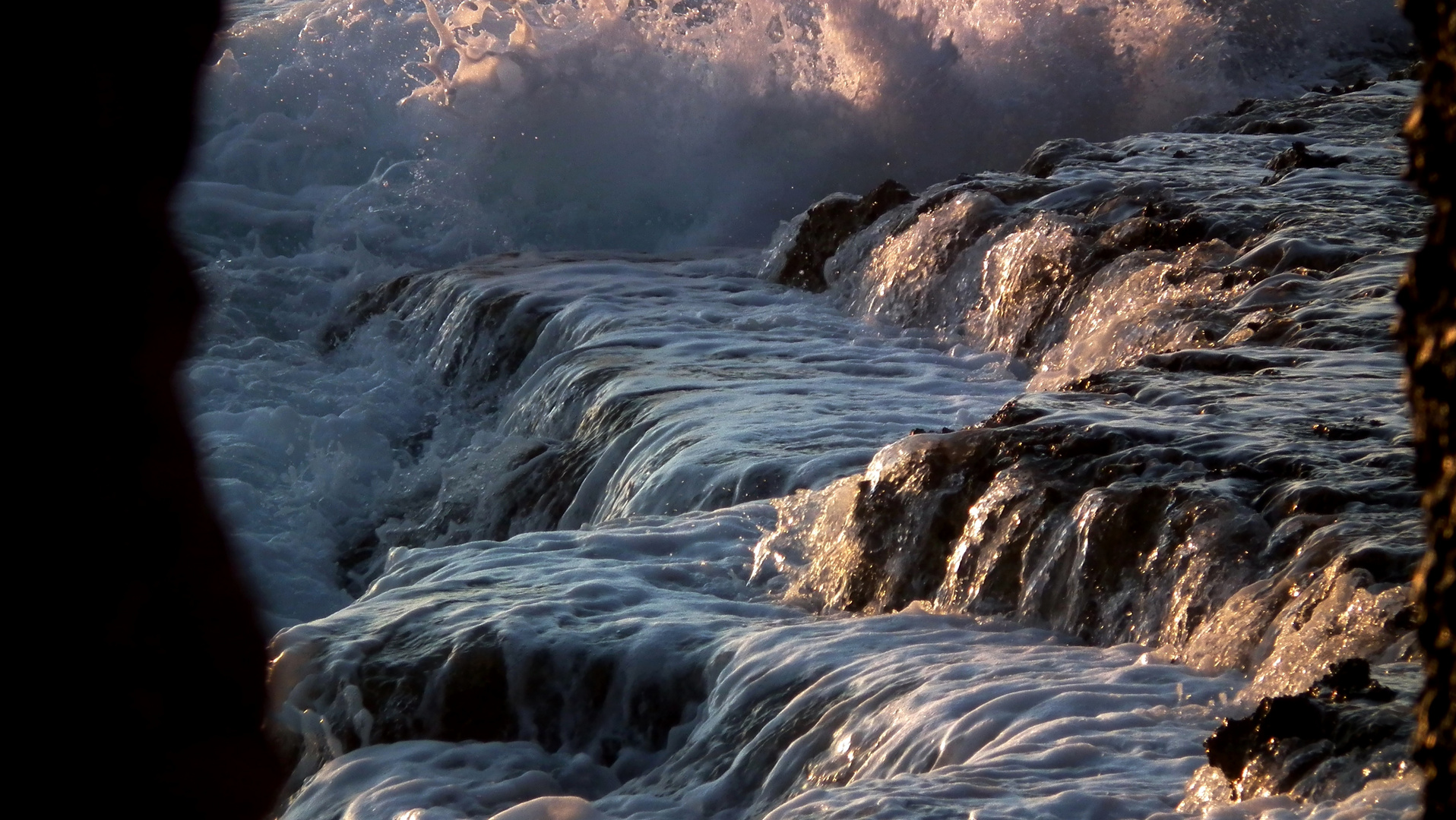 LA SCHIUMA DEL MARE A CAPO MILAZZO - SICILIA