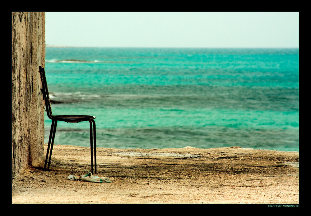 La sedia sul mare.