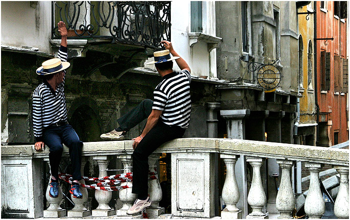 La Serenissima 11 Venedig Brücke Gondoliere