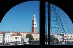 La SErenissima vista attraverso il sartiame ddl"trabaccolo"....