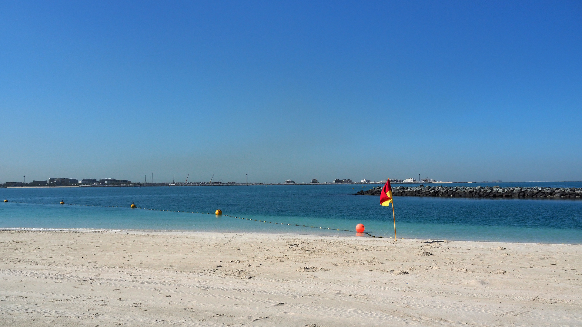 La sérénité d’une plage de Jumeira  -  Dubaï