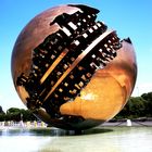 La sfera di Arnaldo Pomodoro alla Farnesina- Roma,