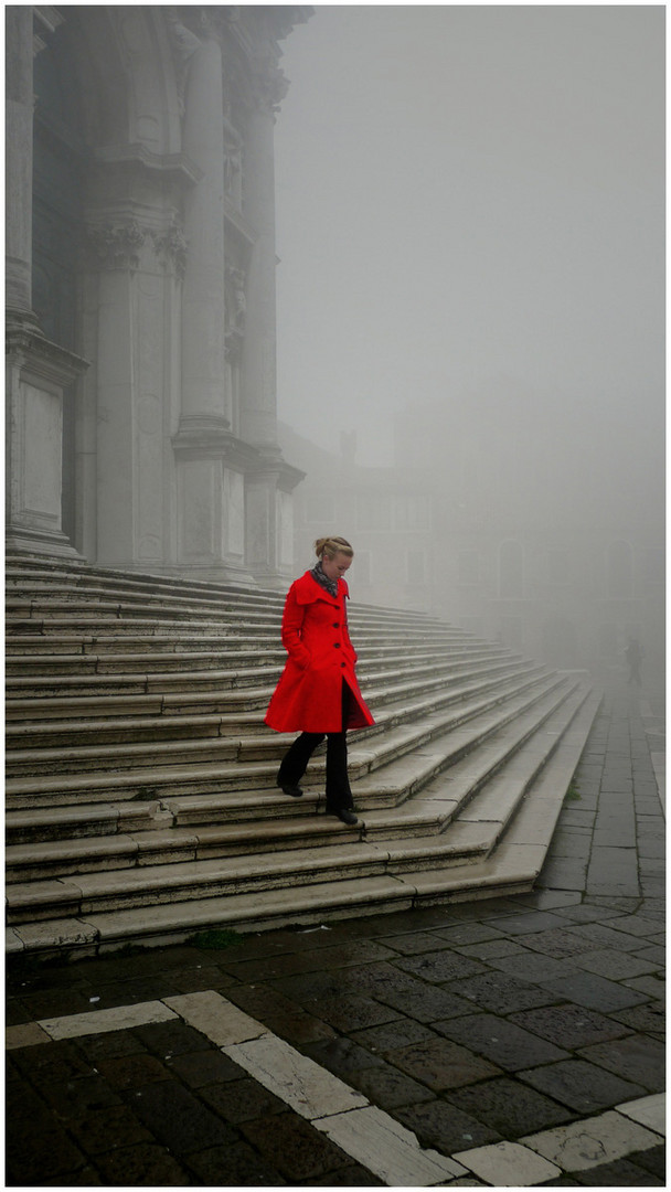 la signora in rosso