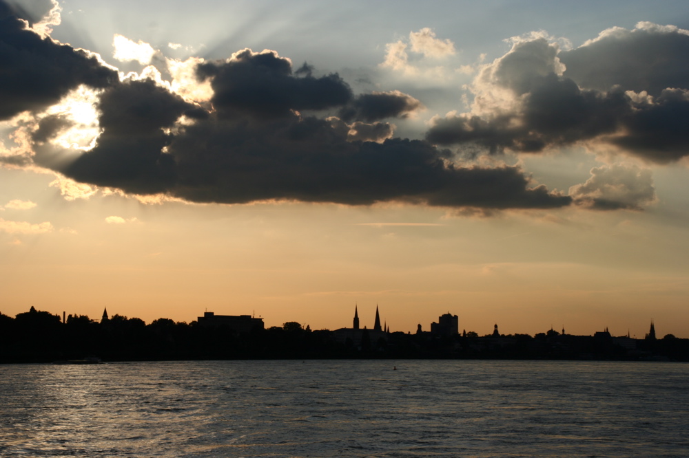 La silhouette di Bonn