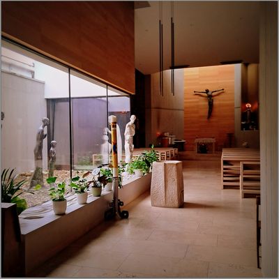 La singolare fonte battesimale!..