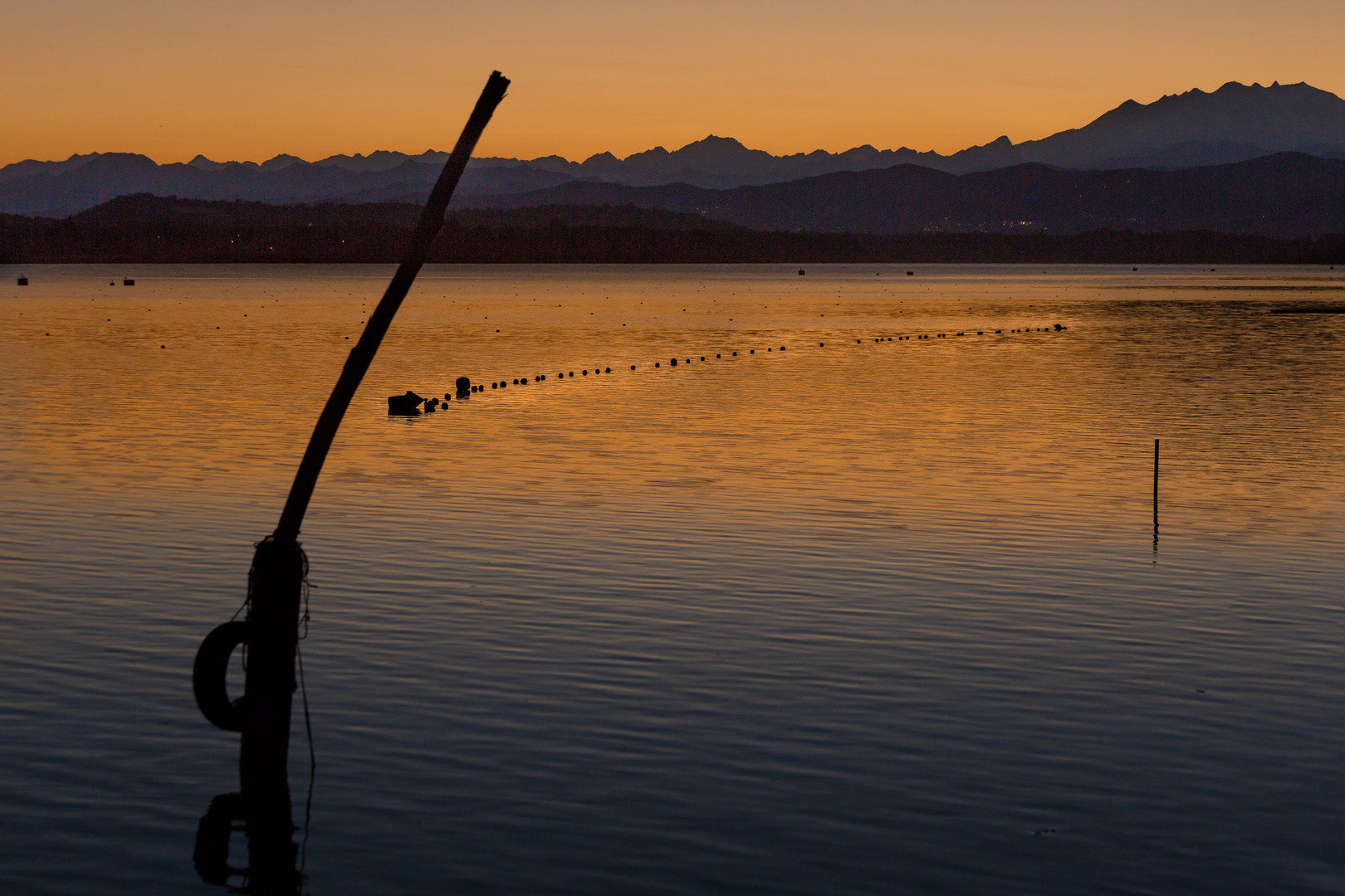 La solitudine del molo abbandonato ... The solitude of the abandoned pier ...