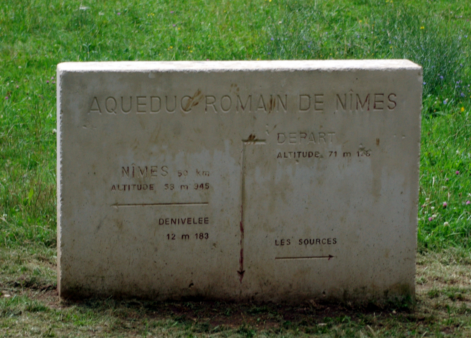 La source de l'Eure, à Uzès, Gard ... suite 1